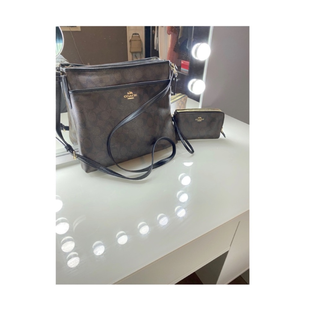 ‘Coach Crossbody and Double Zippered Wristlet’⭐️